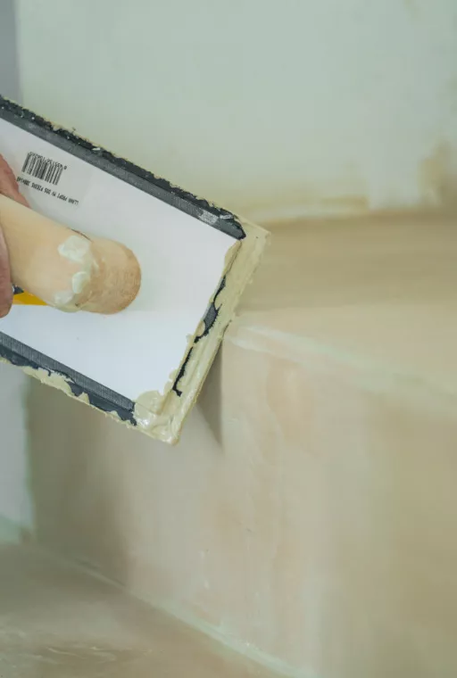 empresa de piscinas con pavimentos continuos decorativos